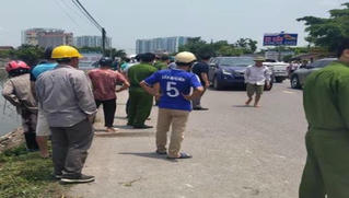 Thi thể người phụ nữ nổi dưới ao cùng chiếc xe máy