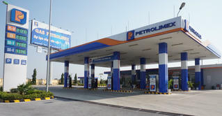 Công ty xăng dầu Hà Nam Ninh tiến tới triển khai thanh toán không dùng tiền mặt tại tất cả các cửa hàng bán lẻ