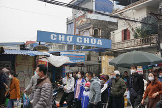 Nhộn nhịp kẻ mua người bán tại phiên Chợ Viềng Xuân – Nam Trực – Nam Định