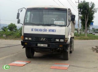 Đà Nẵng sử dụng cân điện tử xách tay phát hiện xe vi phạm