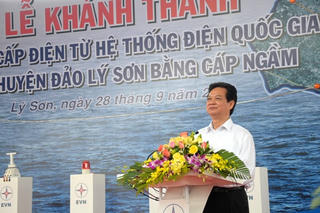 Thủ tướng bật cầu dao đóng điện cáp ngầm cho đảo Lý Sơn