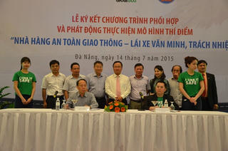 Nhà hàng gọi taxi miễn phí đưa khách nhậu về nhà