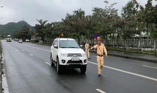 Xử lý xe chở khách 'chui' ở Đà Nẵng: Chủ xe nhắn tin dọa giết khách