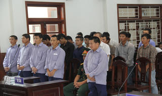  Xét xử Đồn phó Đồn Biên phòng Cửa khẩu “bắt tay” lâm tặc
