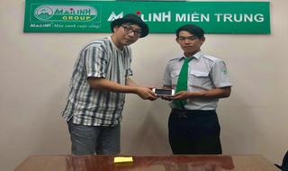 Lái xe Mai Linh Đà Nẵng trả lại tài sản cho du khách nước ngoài