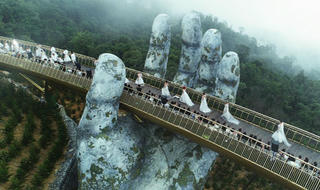 Cầu Vàng tại Sun World Ba Na Hills tiếp tục gây sốt trên tạp chí TIME