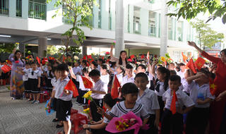  Tưng bừng ngày hội khai trường tại miền Trung