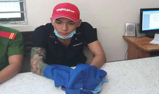 Phát giác bí mật trong ô tô của người đàn ông 'ship' bóng cười