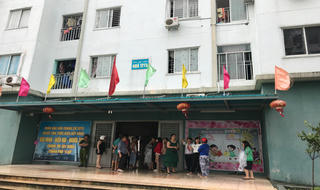 Náo loạn chung cư 12 tầng vì lửa, 1 căn hộ bị thiêu rụi