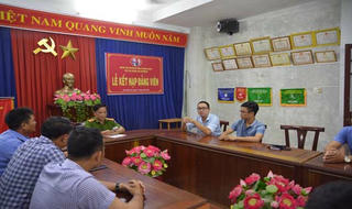 Phóng viên tác nghiệp ở bãi rác Khánh Sơn (Đà Nẵng) bị dọa “chôn xác” 