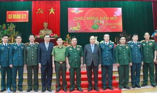 Thủ tướng kiểm tra công tác sẵn sàng chiến đấu của bộ đội không quân chiều 30 Tết