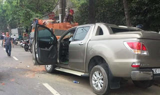 Dừng xe máy nghe điện thoại, nam thanh niên bị ôtô tông chấn thương sọ não