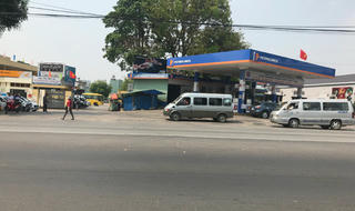 Hỗn chiến nửa đêm, 2 thanh niên bị chém trọng thương