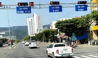 Ai là 'ông chủ' đoàn xe sang vượt đèn đỏ ở Đà Nẵng?