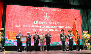 Văn phòng Khu uỷ Khu V đón nhận danh hiệu Anh hùng lực lượng vũ trang Nhân dân
