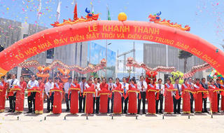Tổ hợp năng lượng tái tạo điện mặt trời và điện gió đầu tiên hòa lưới điện