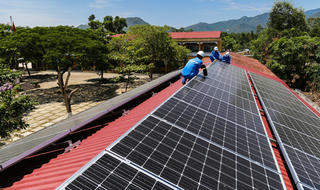 134 hách hàng ở miền Trung- Tây Nguyên được thanh toán hơn 922 triệu đồng bán điện mặt trời trên mái nhà