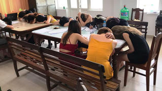 Kiểm tra quán karaoke mở quá giờ, phát hiện 30 nam nữ dương tính ma túy 