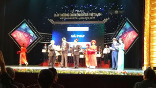 Trung tâm Công nghệ thông tin Đà Nẵng vinh dự nhận giải thưởng chuyển đổi số Việt Nam 