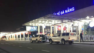 Xe biển xanh Quảng Nam đưa người trong diện cách ly ra sân bay Đà Nẵng?