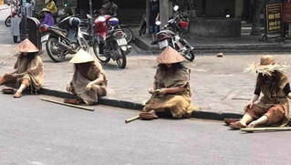 Phạt nhóm người giả ăn xin gây phản cảm tại Hội An