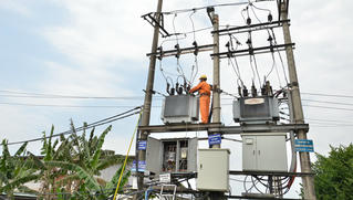 Điện lực Quảng Ngãi thực hiện nhiều giải pháp đảm bảo nguồn điện trong mùa nắng nóng