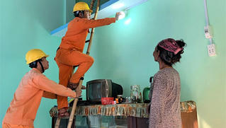 Chi đoàn Điện lực Sơn Hà: Triển khai chỉnh trang, lắp đặt thiết bị điện cho Nhà tình nghĩa