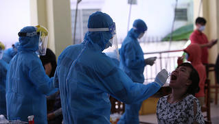 Xét nghiệm Covid-19 cho du khách trước khi rời Đà Nẵng