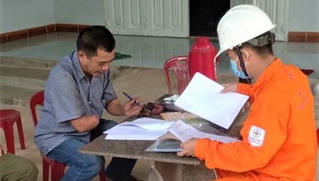 Kiểm tra đường dây sau công tơ của khách hàng không đảm bảo an toàn điện