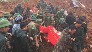 Quảng Ngãi chia sẻ khó khăn, mất mát do bão lũ với Huế và Quân khu IV