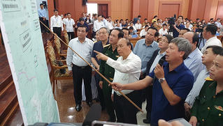 Thủ tướng: Yêu cầu cả hệ thống chính trị vào cuộc hỗ trợ người dân miền Trung 