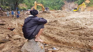 Đà Nẵng và Quảng Nam phát công điện khẩn ứng phó với bão số 13