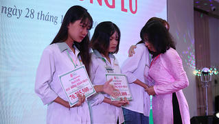 Gần 300 triệu hỗ trợ sinh viên các tỉnh vùng bão lũ miền Trung