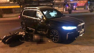 Ô tô BMW X7 lùi tông tử vong nam thanh niên đi xe máy