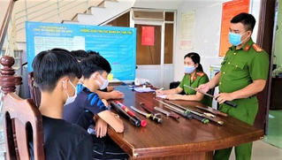 Ngăn chặn 2 nhóm thanh, thiếu niên hỗn chiến bằng đao, kiếm...