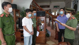 Bắt thêm 4 giám đốc giúp sức cho các chuyên gia "dỏm" nhập cảnh vào Việt Nam