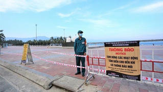 Dịch COVID-19 tái bùng phát, Đà Nẵng dừng tắm biển và ăn uống tại chỗ