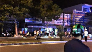 Xe máy va chạm với container, nam thanh niên thiệt mạng