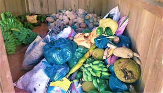 Đồng bào vùng sạt lở Trà Leng tặng hàng tấn nông sản cho tâm dịch TP HCM