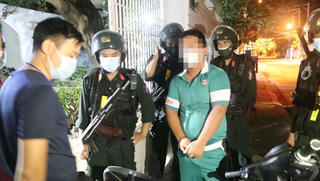 Chạy xe máy đi mua... mồi nhậu, nam thanh niên bị phạt 7,5 triệu đồng