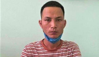 Thanh niên giật điện thoại, cầm dao thách thức công an