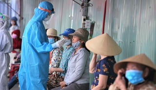 Bí thư Đà Nẵng đến chợ tìm hiểu nguyện vọng người dân những ngày giãn cách
