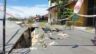 Kè hàng trăm tỷ đồng sụt lún nghiêm trọng, 'uy hiếp' khu phố cổ Hội An