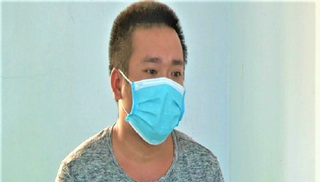 Giải quyết "con nghiện" say rượu đánh người thân, chiến sĩ công an bị chém phải nhập viện