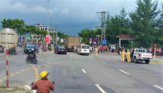 Đà Nẵng: Xe máy va chạm với ô tô tải, bé gái 5 tuổi tử vong thương tâm