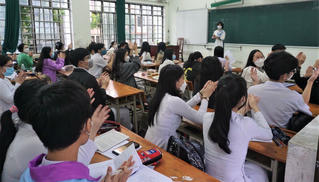 Đà Nẵng: Nữ giáo viên mắc COVID-19, hàng trăm học sinh dừng học trực tiếp
