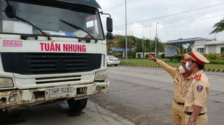 Quảng Ngãi: Mạo danh lãnh đạo phòng CSGT, điện thoại “dàn xếp” giảm nhẹ mức phạt với doanh nghiệp