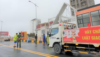 Xe máy va chạm với ô tô tải, người đàn ông chết thảm