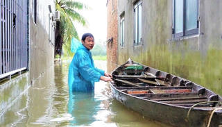 Quảng Nam: Mưa lớn kéo dài, nhiều nơi ở TP Tam Kỳ lại ngập sâu trong nước