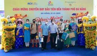 Đà Nẵng đón đoàn du khách đầu tiên ngày đầu năm mới